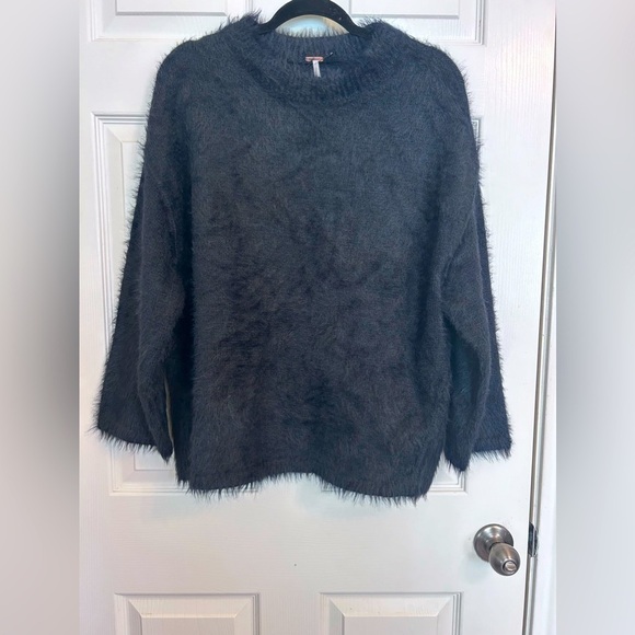 NWOT Free People, Harrison Bunny Crew Oversized Sweater in Black Size XS - Picture 11 of 11